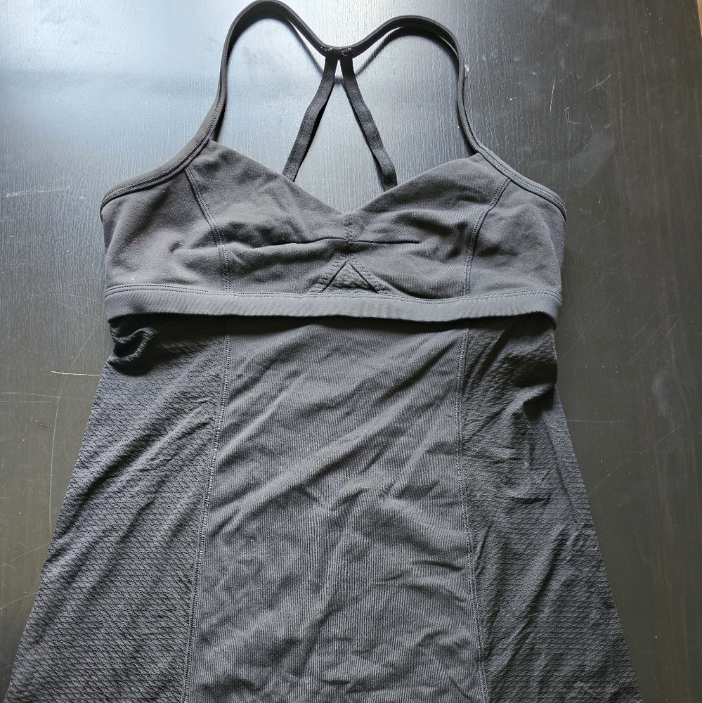 Lululemon built-in bra tank size 6 in black